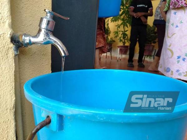 Penduduk dimaklumkan bahawa musim kemarau serta penggunaan tinggi ketika ini menjejaskan bekalan air di Taman Seri Jerai, Gurun, Kedah.