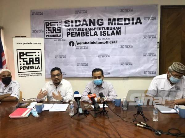 Aminuddin (tengah) ketika sidang media Pembela di Pejabat Pertubuhan Muafakat, Ampang pada Khamis.