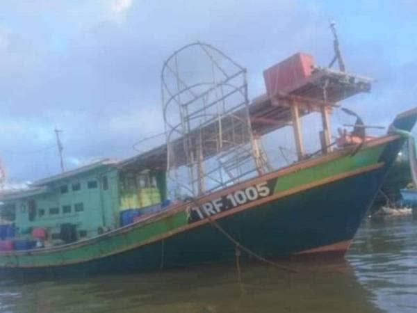 Bubu saiz gergasi dihasilkan Bahiyuddin sedia dilepaskan ke laut. - Foto Ihsan Bahiyuddin Awang Harun