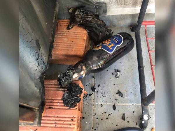 Bom buatan sendiri jenis molotov cocktail digunakan ah long untuk menakutkan mangsa.