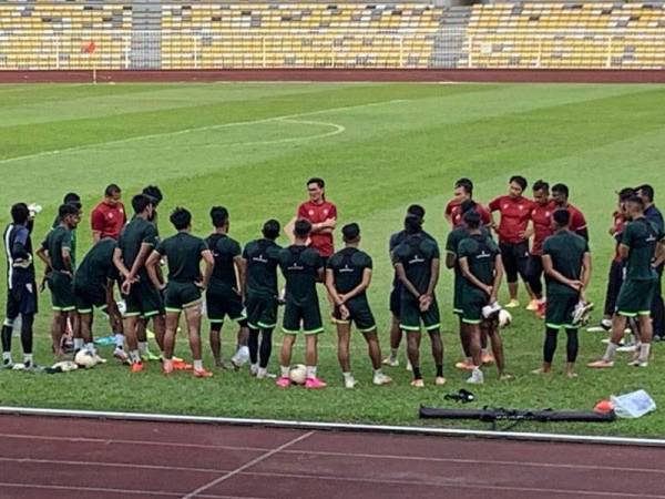 Sesi latihan Perak FC bersama ketua jurulatih baharu, Chong Yee Fatt menjelang aksi persahabatan pra-musim berdepan Penang FC, malam ini. Foto: Suara Perak