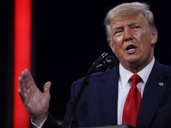 Trump ketika berucap pada Sidang Tindakan Politik Konservatif (CPAC) di Orlando, Florida pada Ahad. - Foto: AFP