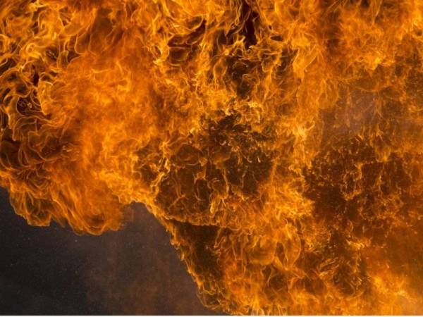 Seorang lelaki ditemukan rentung di dalam sebuah rumah teres di Taman Pandan Jaya, Ampang selepas kediamannya terbakar malam tadi. (Gambar hiasan) - Foto 123RF