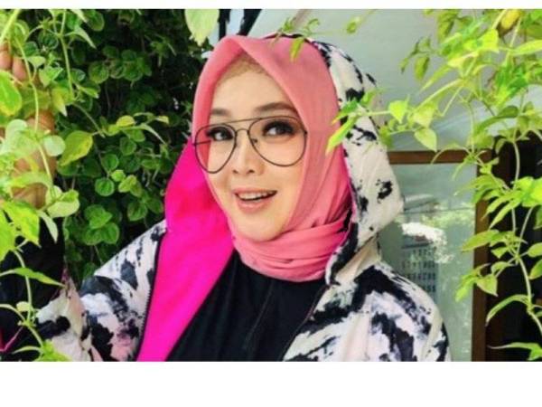 Penyanyi Indonesia, Rina Gunawan, 47, meninggal dunia selepas seminggu dirawat di Unit Rawatan Rapi (ICU) Hospital Pertamina Simprug semalam. 