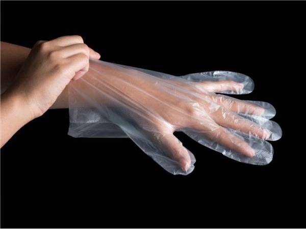 Kerajaan membenarkan sektor peruncitan, meliputi pakaian, fesyen, aksesori dan kedai kasut untuk dibuka semula, namun pemilik premis pakaian perlu menyediakan sarung tangan pakai buang kepada pelanggan. - Foto 123RF