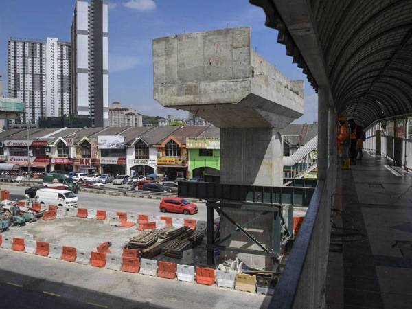 Suasana di sekitar tapak runtuhan struktur pembinaan Lebuhraya Bertingkat Sungai Besi-Ulu Kelang (SUKE) berhampiran Lebuhraya Lingkaran Tengah 2 (MRR2) yang telah pun dibersihkan ketika tinjauan di kawasan pembinaan tersebut, hari ini. - Foto Bernama