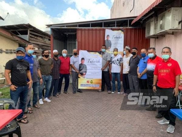 Ahli Persatuan Bekas-Bekas Pemain Bola Sepak Kelantan yang hadir memberi sokongan kepada persatuan di Kota Bharu pada Khamis.