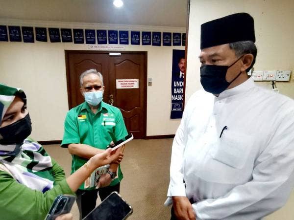 Mohamad ditemui selepas Mesyuarat Jawatankuasa Muafakat Nasional(MN) Negeri Sembilan di Pejabat Badan Perhubungan UMNO Negeri Sembilan.