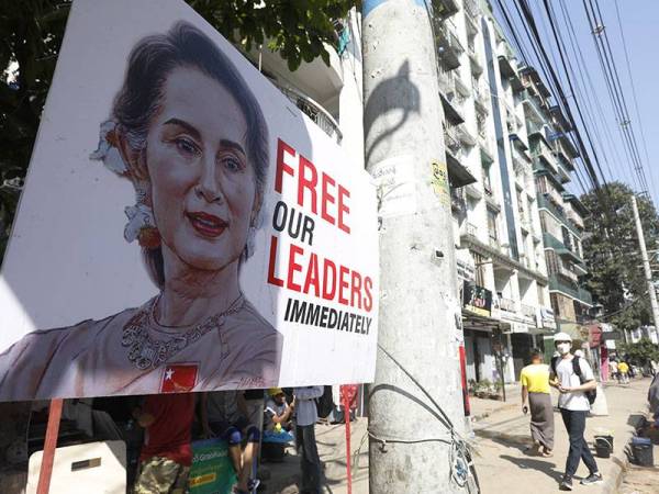 Myanmar hanya bertemu demokrasi selama enam tahun selepas pilihan raya pada tahun 2015, sebelum Suu Kyi ditangkap junta tentera bulan lalu.