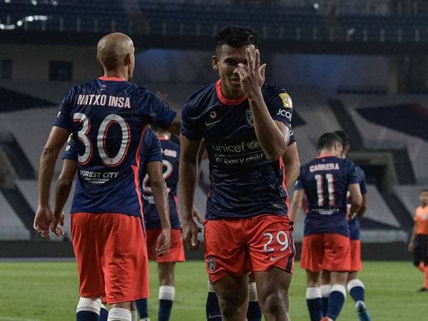 Pemain JDT Muhammad Safawi Rasid meraikan kegembiraannya selepas berjaya menjaringkan gol pada Perlawanan Piala Sumbangsih 2021 di Stadium Sultan Ibrahim di Iskandar Puteri malam ini. - Foto Bernama