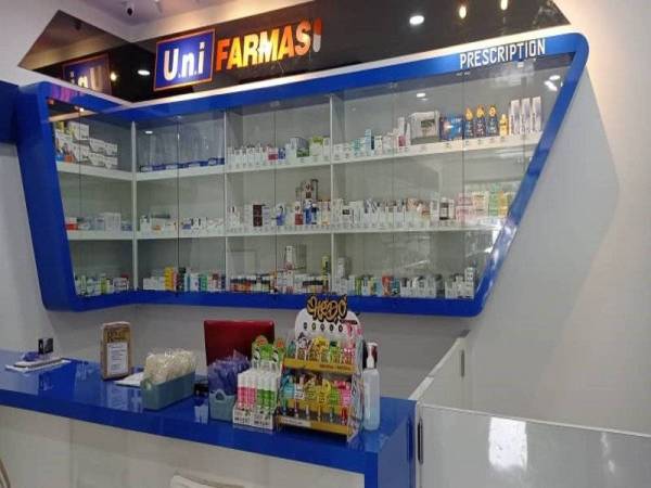 Konsep U.n.i Farmasi yang kemas dan teratur mampu menarik minat pembeli.