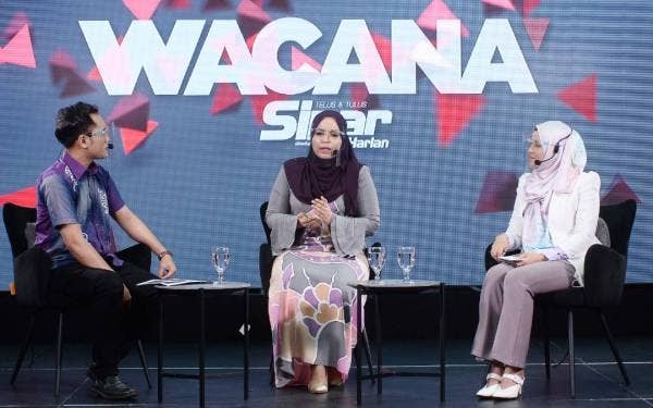 Dari kiri, Ismail, Fadwah, Sharifah Syahirah dan Kasthuri menerusi Wacana Sinar Harian Siri ke-237 yang disiarkan dalam talian pada Selasa.- Foto Sinar Harian/Rosli Talib