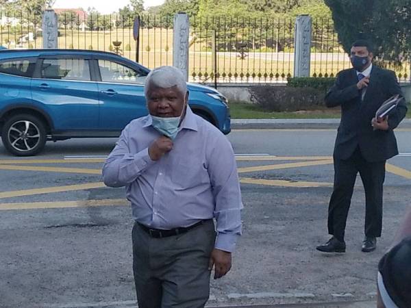 Mohd Tamrin tiba di Mahkamah Sesyen Johor Bahru pada Rabu.