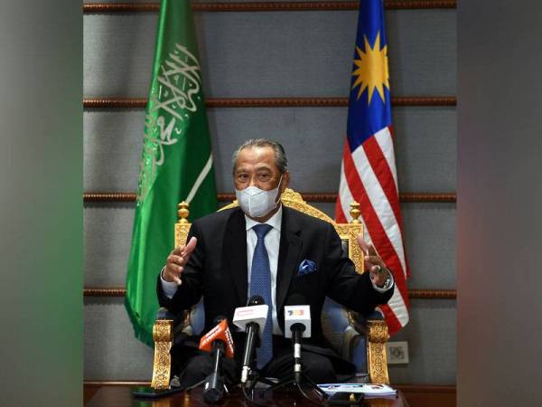 Muhyiddin ketika sidang media bersama wartawan Malaysia mengulas mengenai hasil kejayaan lawatan beliau ke Arab Saudi semalam. - Foto Bernama