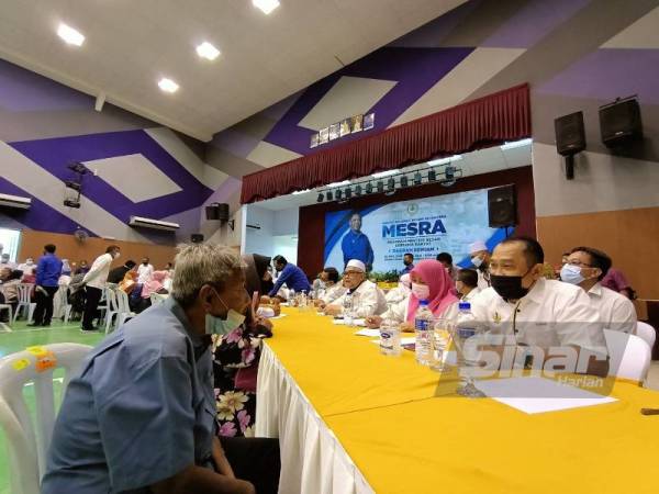 Barisan Exco Kerajaan Negeri Perak turut turun padang mendengar masalah diutarakan rakyat sempena program Mesra di daerah Kerian.