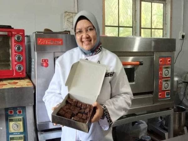 Noor Izzah kini sedang mengikuti kursus selama enam bulan bagi mengembangkan perniagaan yang dimulakan menggunakan wang i-Sinar diterima sejak Disember lalu.