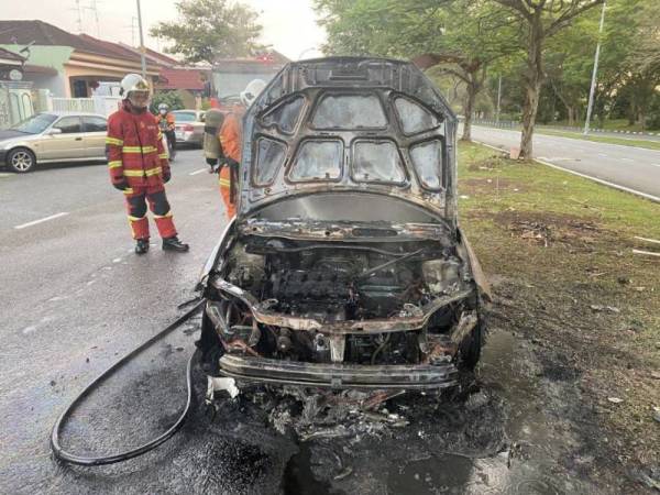 Keadaan kereta mangsa yang dibakar.