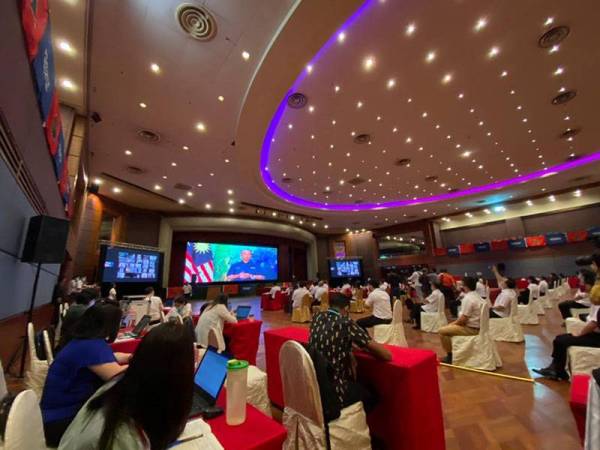 Visual ucapan Muhyiddin ditayangkan secara maya pada Persidangan Perwakilan Nasional Ke-49 Parti Gerakan Rakyat Malaysia di Menara PGRM di ibu negara pada Sabtu.