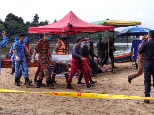 Mayat Mohd Naufal Farhan,8 yang berjaya ditemukan kira-kira jam 10.33 pagi,Isnin iaitu kira-kira 35 meter dari tempat kejadian