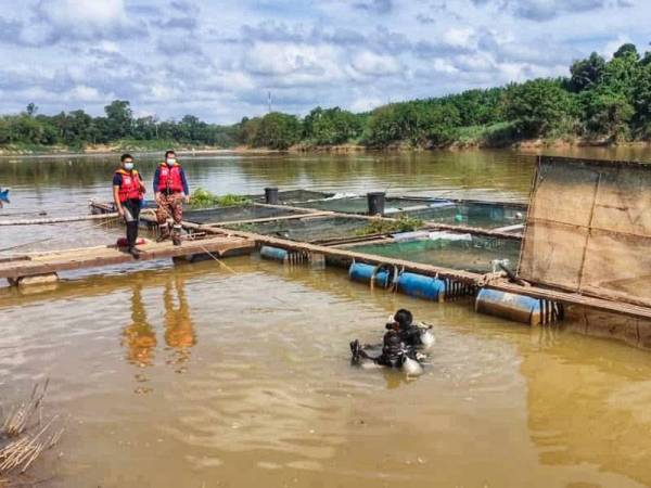 Operasi SAR di sangkar ikan Kampung Lada, Jerantut yang juga tempat kejadian mangsa lemas.