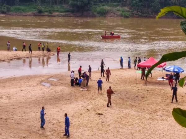 Operasi SAR hari kedua, Isnin masih belum menemui pelajar SMK Temerloh yang dikhuatiri lemas di Sungai Pahang dekat Kampung Loyang Sanggang, Temerloh.