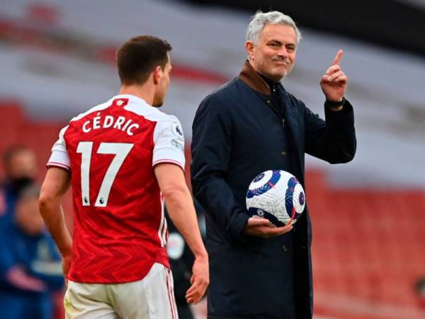 Reaksi Mourinho ketika Tottenham berkunjung menentang Arsenal di Emirates.
