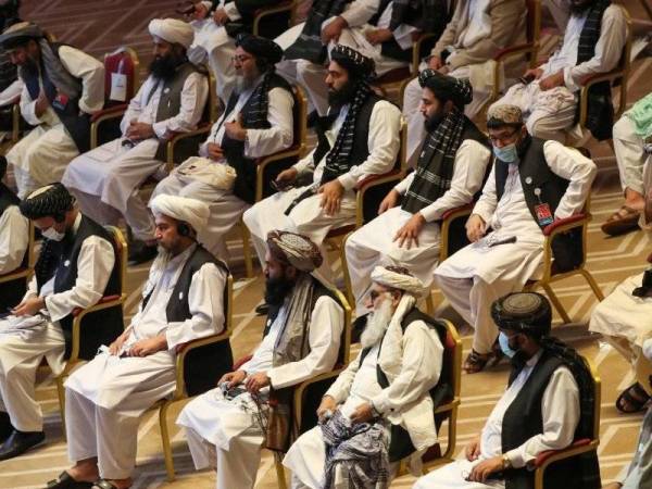 Anggota-anggota delegasi Taliban menghadiri persidangan keamanan antara kerajaan Afghanistan dengan pergerakan itu di Doha, Qatar pada September tahun lalu. - Foto AFP