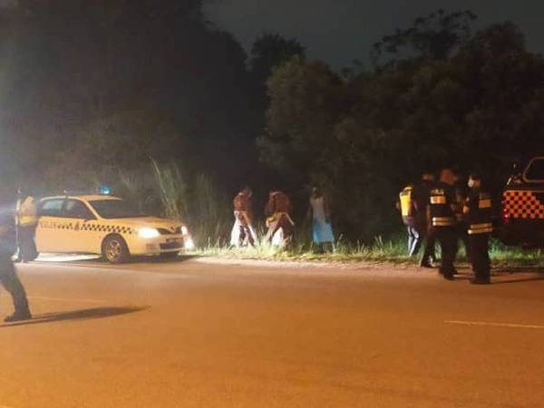 Pasukan forensik sedang melakukan siasatan di lokasi kejadian di Jalan Broga, Semenyih, Selangor.