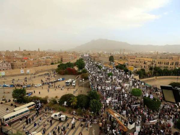 Sekatan dilakukan tentera perikatan diketuai Arab Saudi ke atas Yemen mendapat bantahan daripada penyokong kumpulan Houthi di negara yang dilanda peperangan itu baru-baru ini. - Foto AFP