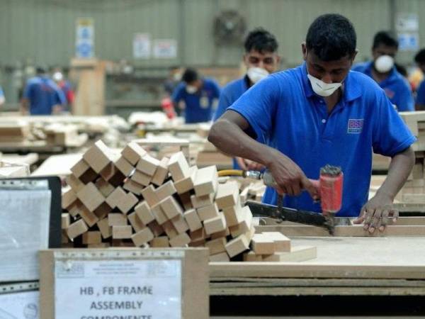 Kerajaan memberikan potongan cukai tambahan kepada syarikat yang berdaftar secara sukarela dengan program Safe@Work.