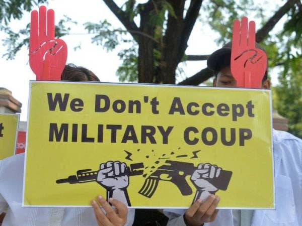 Rejim kudeta Myanmar melaksanakan undang-undang tentera di sembilan lagi bandar di bandar Yangon dan Mandalay pada Isnin, sehari selepas pasukan keselamatan menembak hampir 40 penunjuk perasaan.