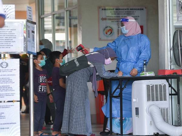 PETUGAS BARISAN HADAPAN KESIHATAN