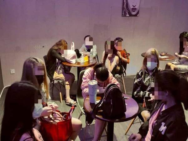 Hasil serbuan DBKL di Jalan Kuchai Maju pada Rabu mendapati sembilan wanita warga Thailand dan Vietnam berada di dalam premis urut.