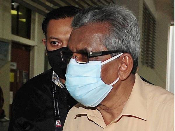 Abdul Kamal mewakili Pristine Offshore mengaku tidak bersalah atas tuduhan rasuah berhubung perolehan subkontrak penyewaan kapal dalam kerja-kerja cari gali minyak, tahun lepas. - Foto Bernama