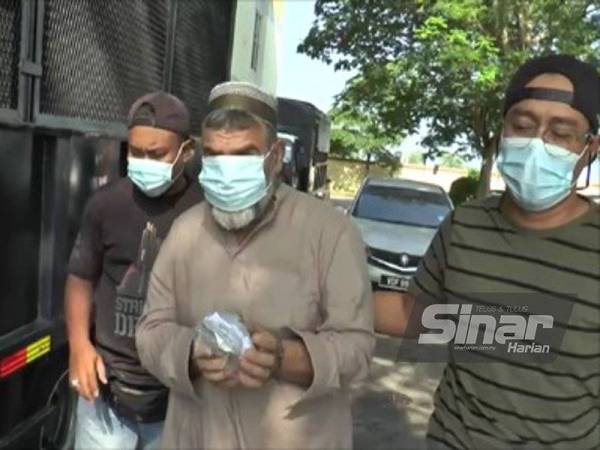 Mohd Ridi ketika dibawa ke Mahkamah Majistret Butterworth untuk pertuduhan kes cabul pada Jumaat.