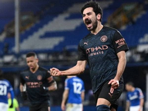 Gundogan meraikan gol pembukaan City.