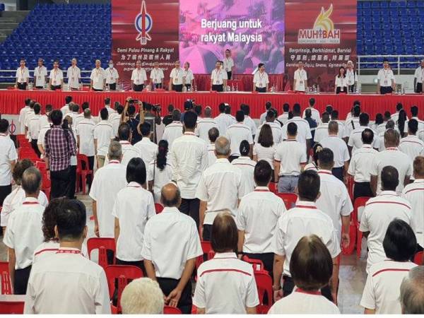 Pengerusi DAP Pulau Pinang, Chow Kon Yeow ,ketika berucap pada Konvensyen Biasa DAP Pulau Pinang di SPICE Arena, pada Ahad.