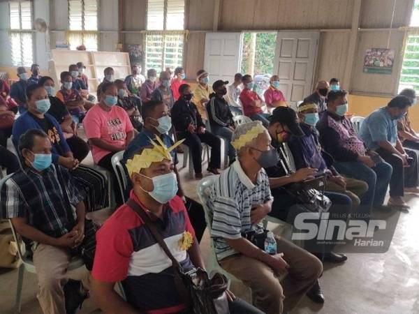 Ketua keluarga yang hadir pada Majlis Pelancaran Bakul Makanan kepada Ketua Isi Rumah di Kampung Orang Asli Bukit Tampoi, Dengkil.