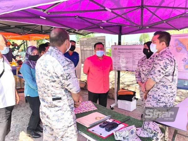 Bilik gerakan dekat Jeti Singkir Laut dibuka bagi melancarkan kerja-kerja operasi mencari nelayan jatuh Jumaat lalu.