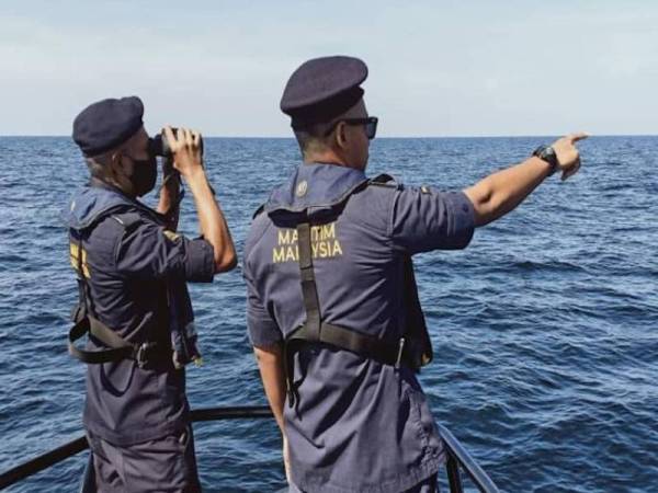 Pasukan Agensi Penguatkuasaan Maritim Malaysia melaksanakan operasi pencarian nelayan jatuh laut yang dilaporkan hilang sejak Jumaat lalu.