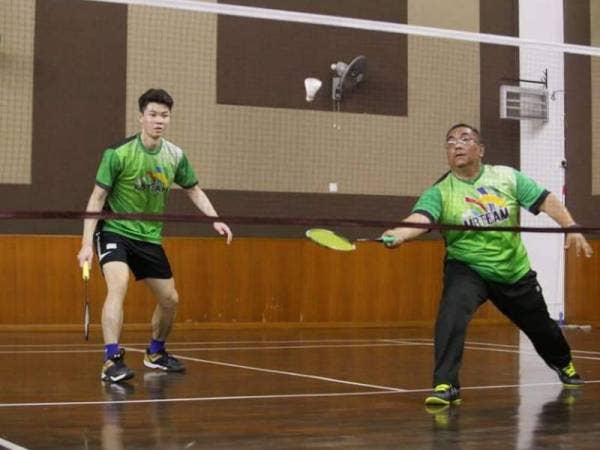 Aksi Zii Jia dan Muhammad Sanusi ketika menjadi pasangan beregu dalam perlawanan persahabatan di Seri Mentaloon tahun lalu. - Foto Facebook Muhammad Sanusi Md Nor