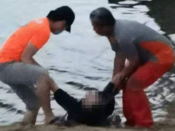 Lelaki yang cuba membunuh diri di Jambatan Permas, Johor Bahru lewat petang Isnin berjaya diselamatkan orang awam yang menyedari kejadian itu. - Foto: Ihsan Persatuan Kepolisan Komuniti Permas Jaya