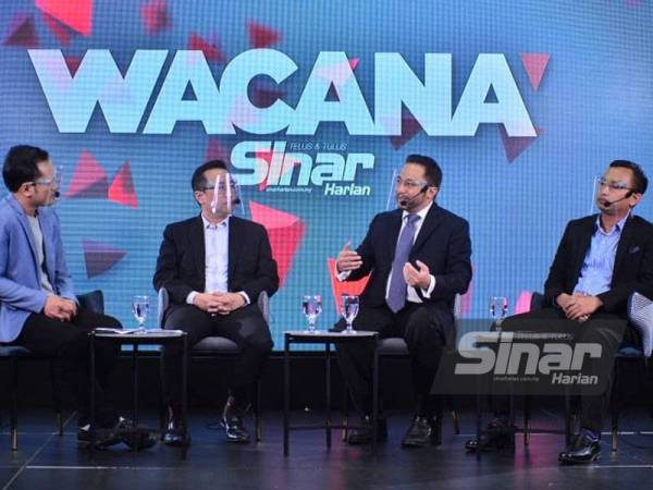 Dari kiri; Ismail, Lih Kang, Isham dan Mohammad Tawfik semasa program Wacana Sinar Harian siri ke-241 bertajuk Realiti Kerjasama PKR - UMNO yang disiarkan secara langsung di platform Sinar Harian pada Selasa.