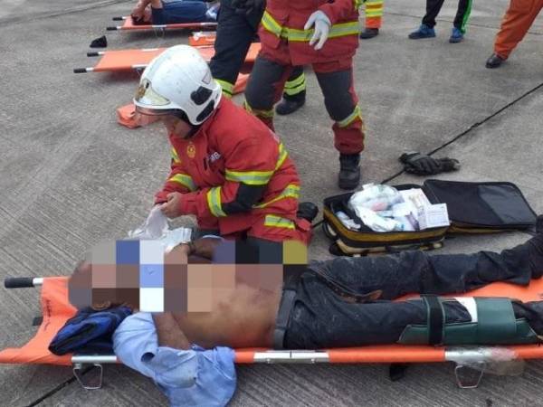 Bomba melaporkan dua mangsa mengalami kecederaan susulan insiden sebuah helikopter yang terhempas di LTSAAS, Subang, pada Rabu.