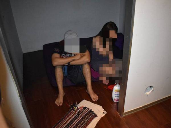 Imigresen Selangor menahan sembilan wanita warga asing dalam serbuan di sebuah premis urut di Subang Jaya, Selangor pada Selasa.