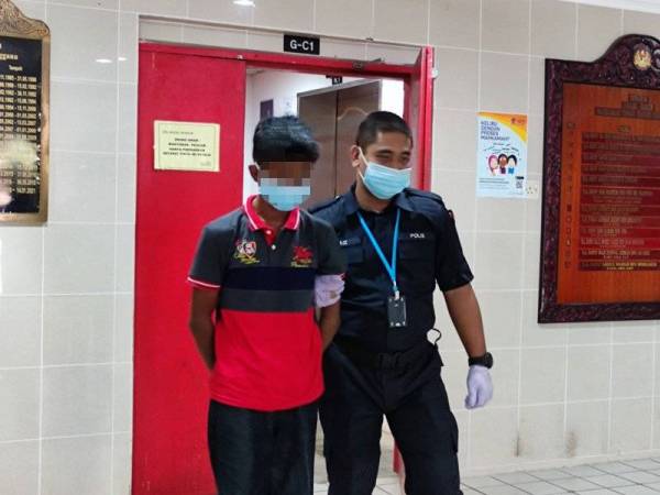 Tertuduh tidak mengaku salah atas tuduhan melakukan amang seksual fizikal terhadap kanak-kanak perempuan pada tahun lalu.