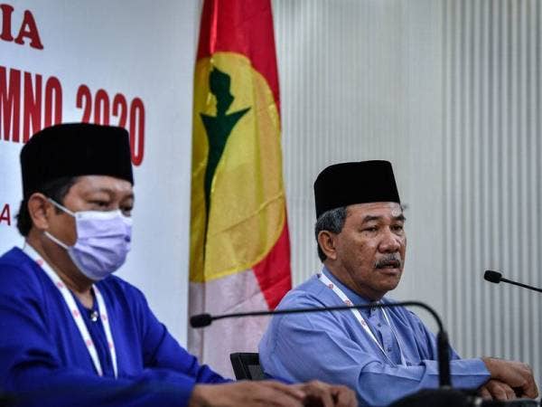 Setiausaha Agung UMNO, Datuk Seri Ahmad Maslan (kiri) bersama Timbalan Presiden UMNO, imbalan Presiden UMNO, Datuk Seri Mohamad Hasan. - Foto Bernama