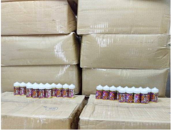  Setiap botol cecair vape berisi padu 50 ml.