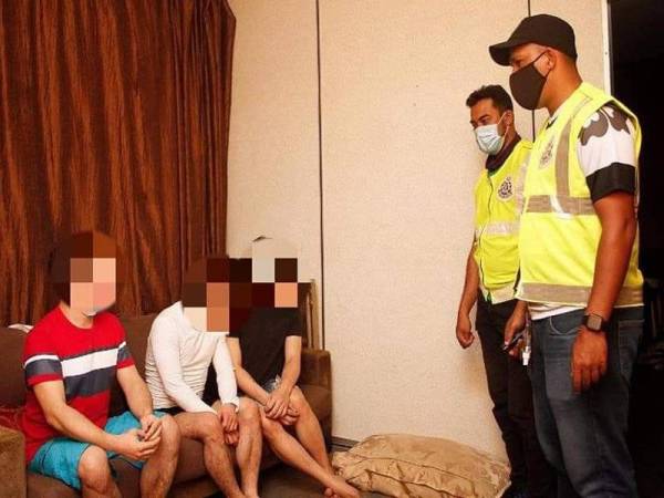 Antara individu yang ditahan dalam serbuan di sebuah pusat urut yang menawarkan khidmat seks sejenis di Cheras, Kuala Lumpur pada Isnin. - Foto DBKL