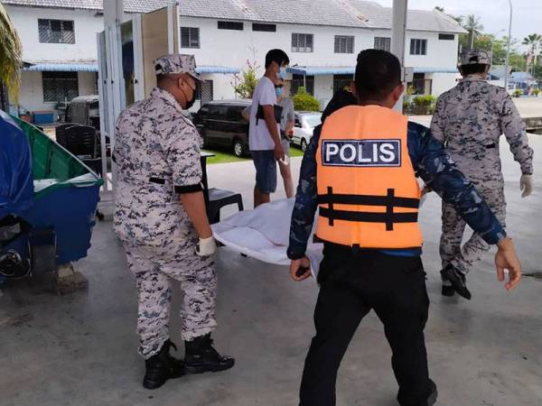 Mayat dibawa ke Jeti Pengkalan Pasukan Polis Marin Kuala Kurau, Parit Buntar pada Selasa dan diserahkan kepada pihak polis untuk tindakan lanjut.